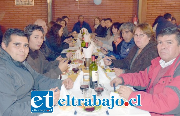 EN EL NEGRO BUENO.- Así también los directivos de cada club disfrutaron en camaradería de la amena actividad y cierre del torneo.
