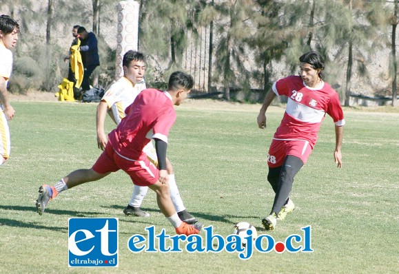 En el duelo de ayer jugado en el complejo deportivo, se pudo ver en acción al ariete trasandino Franco Caballero.