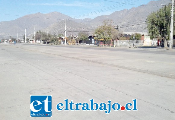 Los sectores donde se instalan los chacareros (foto superior) y bazares (inferior), luce en perfecto estado, limpio y ordenado de lunes a sábado, situación diametralmente opuesta a lo que ocurre los domingo.