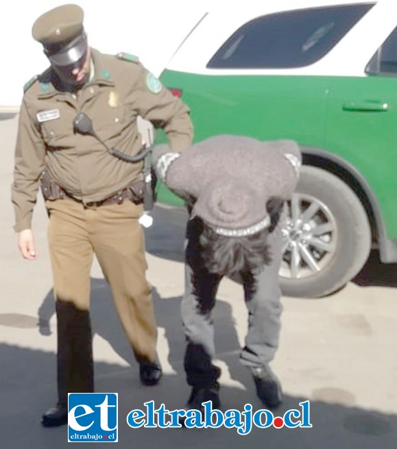 Este sábado Carabineros de la Tenencia de Santa María capturaron a delincuente habitual apodado ‘El Doce Pollos’ por su presunta participación en el robo.