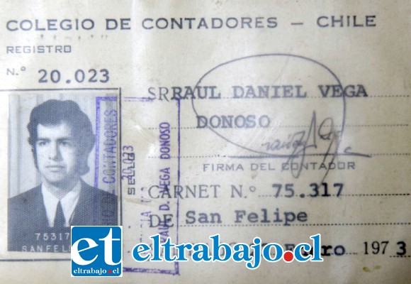 TODO UN VETERANO.- Con fecha 23 de enero de 1973, aquí vemos una de las credenciales que usó este profesional.