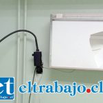 El negatoscopio, aparato que se utiliza para examinar las radiografías, fue destrozado recientemente por un usuario con un golpe de puño.