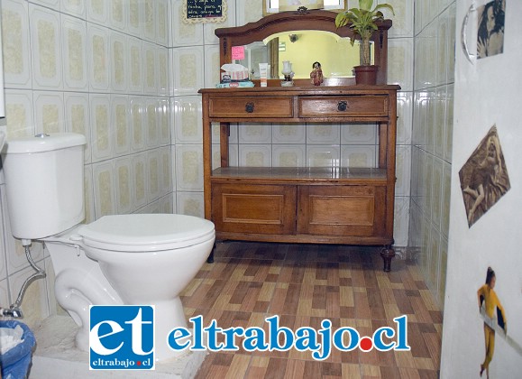 DE LUJO.- Así de lujoso es el baño de damas en este exclusivo lugar para disfrutar con amigos y en familia también.