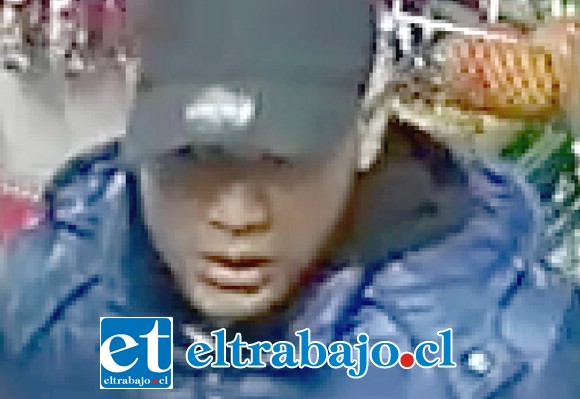 Esta es uno de los hampones, si nuestros lectores lo identifican, no duden en llamara a la Policía.