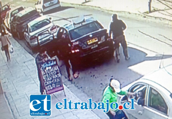 Los sujetos habrían escapado con dinero en efectivo, teléfonos celulares y algunas cajas de encomiendas de clientes.