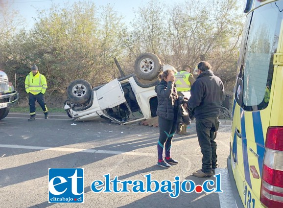 Otra imagen de la Suv volcada enviada por nuestro buen amigo Víctor Montes de @emerVcordillera.