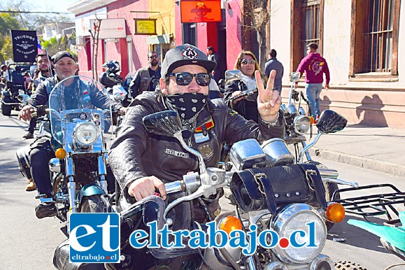 RUGEN LOS MOTORES.- Los motoqueros de distintos clubes motorizados del Valle de Aconcagua se hicieron sentir con sus potentes y exóticas motocicletas.