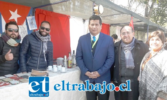FERIA MIGRANTE.- Las autoridades participaron muy de cerca con esta comunidad de extranjeros, quienes se abren paso en nuestro país a base de trabajo honrado.