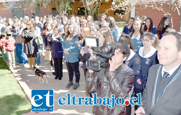 MASIVA CONCURRENCIA.- La concurrencia fue más que masiva, varios medios regionales tomaron nota del aporte entregado a Fundación María de la luz.