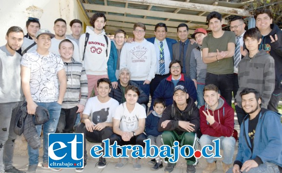 GRANDE CHIQUILLOS.- Los chicos de Construcción y Electricidad no lo pensaron dos veces, la misión apenas empieza.