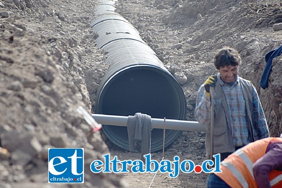 ALCANTARILLADO NUEVO.- Esta arteria, Abraham Ahumada, cuenta con un nuevo ducto para aguas lluvias y aguas servidas del sector.