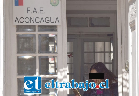 FAE EN SILENCIO.- Diario El Trabajo buscó respuestas en la oficina del FAE Aconcagua, pero la respuesta fue más que tajante: «Nosotros no tenemos por qué responder a ningún Diario, sólo rendimos cuenta al Tribunal y al Sename».