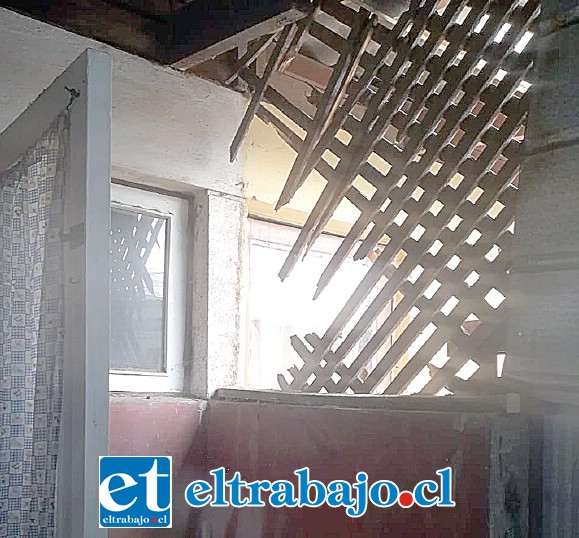 Los antisociales destruyeron esta protección de madera.