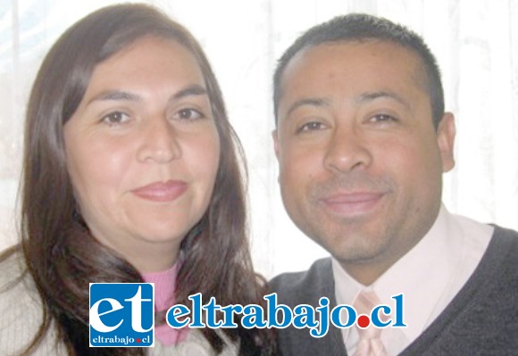 La pareja ideal.- Aquí lo vemos con su esposa Jenny Herrera, con quien tuvo dos hijas.