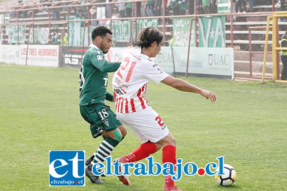 Los forasteros siempre tuvieron a buen resguardo al goleador albirrojo Franco Caballero.