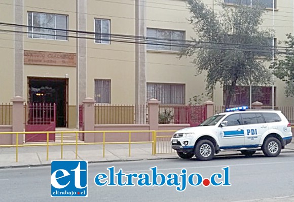 La Brigada de Ciber Crimen de la PDI se constituyó en el colegio, identificando al autor de los mensajes.