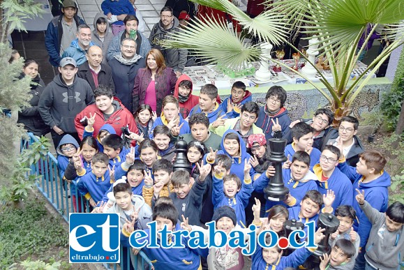 LA JUVENTUD IMPONE.- La gran chiquillada estudiantil de varios colegios del Valle de Aconcagua se dieron cita este viernes para disputarse los mejores trofeos del torneo.