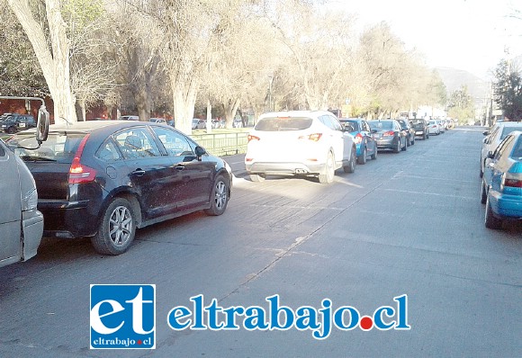 Gran cantidad de vehículos por avenida O´Higgins generando un gran taco para alcanzar la Avenida Maipú.