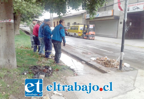 El agua llegaba hasta arriba por la mugre que había.