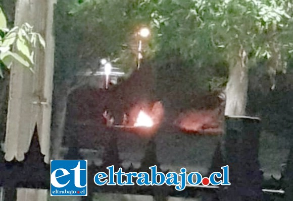 El fuego provocado por las personas que pernoctaron en el lugar. (Cedida)