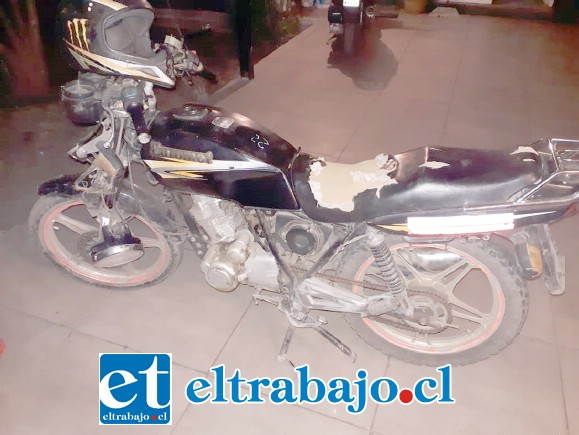 La motocicleta no mantenía sus placas patentes, siendo retirada de circulación.