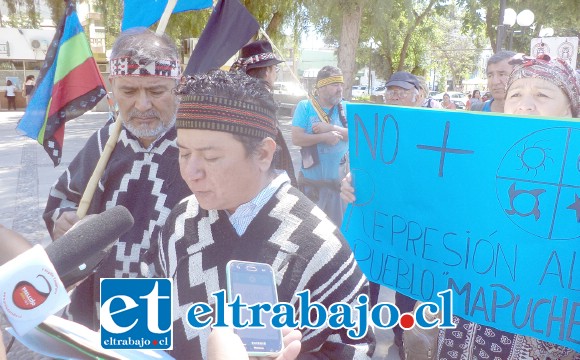El werken Vergara Millaqueo dio lectura a una carta en la que condenaron lo ocurrido.