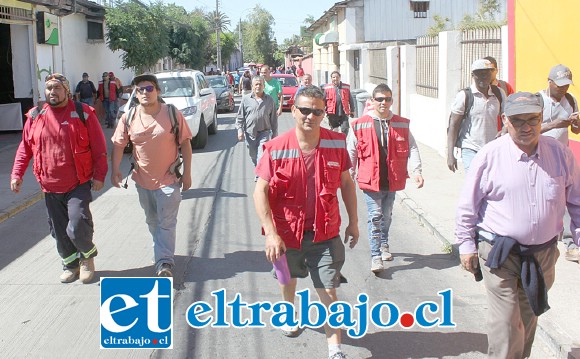 FIN DE LA HUELGA- Los trabajadores que no apoyaron las acciones del bloque de ayer lunes, marcharon pacíficamente por las calles de Putaendo, en busca de una solución e integrarse al trabajo.