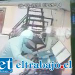 Acá se aprecia cuando el sujeto está al interior de la bomba.