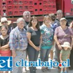 VECINOS INUNDADOS.- Ellos son vecinos de Villa El Señorial, quienes están viviendo serios apuros con las filtraciones de un canal de regadío que afecta sus viviendas, mientras que el Municipio ofrece una solución definitiva para este mes de enero.