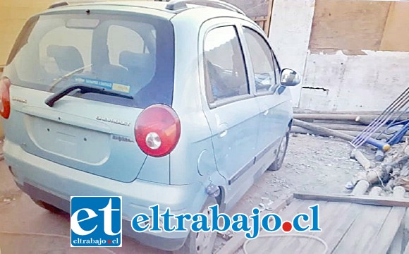 El vehículo fue encontrado por Carabineros en estas condiciones en el interior del domicilio de Aguilar Donoso en el sector de Curimón.