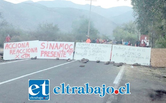 Este lunes los trabajadores tomaron control de la obra, «mediante actos de violencia inusitados en contra de ejecutivos de la compañía y han bloqueado el acceso al hospital psiquiátrico de usuarios y trabajadores», aseguró la empresa a través de un comunicado. (Foto @aconcaguaradio).