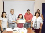 Rocío Henríquez, de 10 años de edad, estudiante de la Escuela San Alberto de Guzmanes, recibió un hermoso reconocimiento y regalo enviado desde la casa matriz de la multinacional OHL ubicada en la ciudad de Madrid, España.