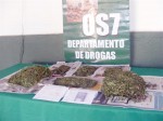 Unos 3,55 kilos de Marihuana y 600 miligramos de pasta base de cocaína fueron decomisados desde el interior de una vivienda de la Villa Departamental, logrando detener a dos sujetos que fueron dejados en prisión preventiva.