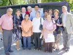 Adultos mayores y vecinos de Santa María posan para Diario El Trabajo junto a las autoridades.