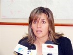 La Gobernadora pidió a las empresas de la provincia que tengan trabajadores extranjeros, que regularicen su situación cuando el caso lo amerite y así contar con visa de trabajo.