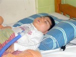 Varias fueron las muestras de apoyo para el pequeño Francisco, que en esta imagen duerme tranquilamente sin saber la preocupación que mantienen día a día sus padres.
