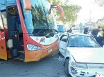 El fuerte impacto dejó al vehículo menor con daños de consideración, siendo el copiloto, un menor de catorce años, el que resultó más afectado.
