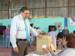 Rolando Stevenson depositó, como lo hicieron varios miles de sanfelipeños ayer domingo, su ‘voto secreto’ en las urnas. Él y sus simpatizantes lograron la victoria.