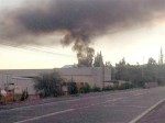 La imagen muestra claramente la negra y densa nube de humo que están arrojando irresponsables en el sector de Las Coimas.