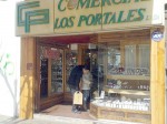 Un hombre y una mujer entraron al local comercial en horas de la tarde del jueves a esta joyería, la mujer permanece detenida.