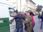 La rápida acción de la comunidad en conjunto con Carabineros lograron frustrar el delito que cometieron dos mujeres santiaguinas, las que serán sometidas a control de detención el día de hoy.