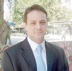 El Diputado Gaspar Rivas habría recibido presiones partidistas para que cambiara su voto en el informe que establecía que había lucro en algunas universidades privadas, razón por la cual decidió renunciar.
