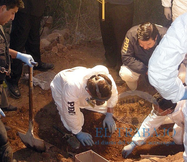 Personal de la Brigada de Homicidios realizó los peritajes en el lugar del hallazgo, procediendo al cierre de la presente edición a detener a la joven pareja de padres.