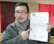 Germán Godoy Pinilla muestra a Diario El Trabajo, la denuncia formal interpuesta ante la Autoridad Sanitaria.