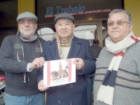 Roberto Carrandi Muñoz, Domingo Torres Cáceres y Rafael Gómez Navarro, muestran a nuestro medio el libro que les llevó tres años en terminar: ‘La Catedral de la Diócesis de San Felipe de Aconcagua’.