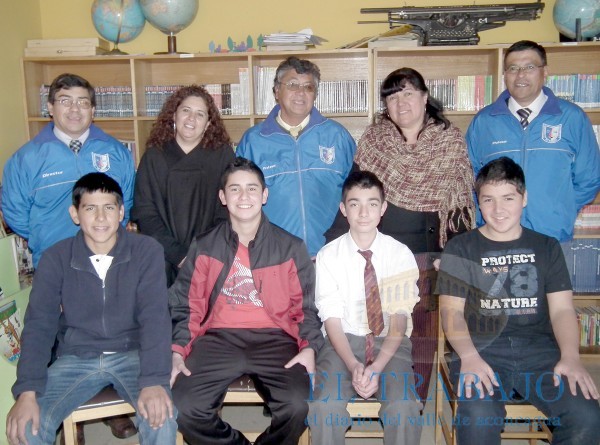 Los docentes destacados de esta Prueba Simce 2011 son: Modesto Saavedra, Cristina Vivanco y Raúl González, mientras que los alumnos que realizaron la prueba son: Gabriel Gómez, Diego Zapata, Francisco Anguita, Yerko Peña y Marcelo Warz.