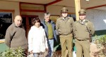 Don Héctor Omar Mena Palero junto a su hija Patricia del Carmen Mena Valenzuela y su esposo además de los funcionarios de Carabineros que hicieron posible el encuentro.