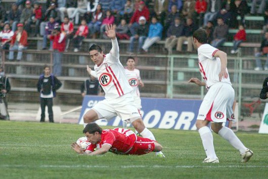 Juan Toloza fue una de las figuras de los albirrojos, en el triunfo por 1 a 3 sobre La Calera. (Foto: www.terra.cl)