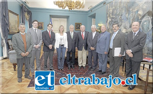 El Presidente de la República, Sebastián Piñera, recibió en su Despacho a la Junta de Vigilancia del Río Putaendo, quienes presentaron su agradecimiento por la gestión a favor de los putaendinos.