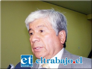 El director de Educación, Rosalindo González, hizo un llamado a los jóvenes a postular a las becas y tener los beneficios que se ponen a su disposición.